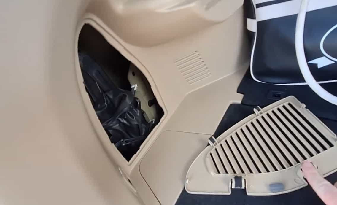 Nissan Rogue jack location