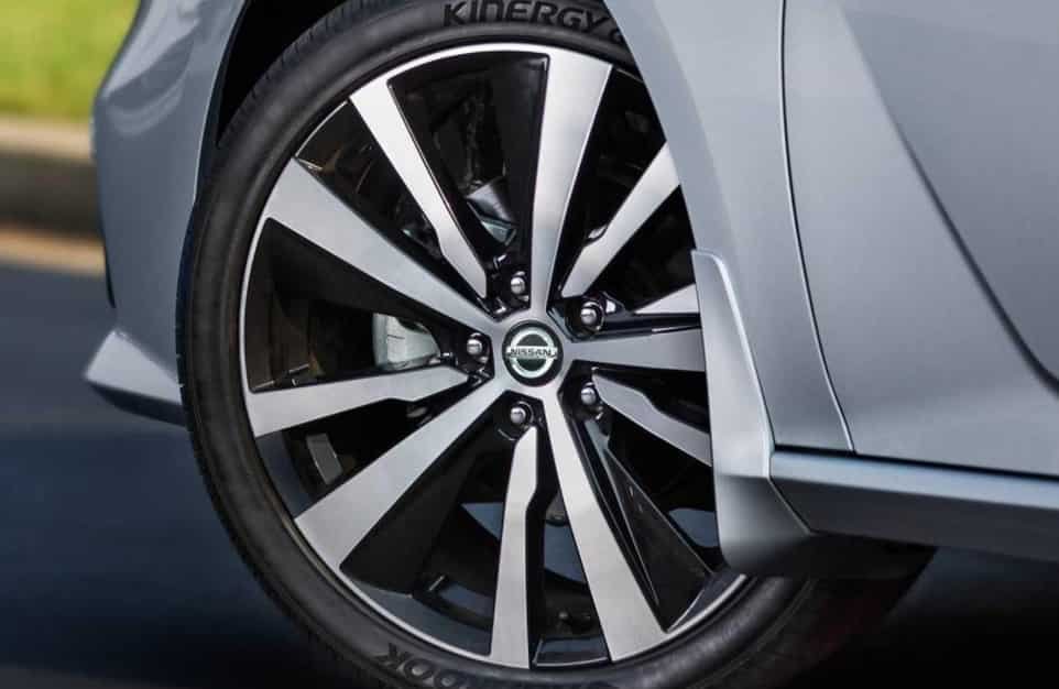 What Size Tires Fit a Nissan Altima